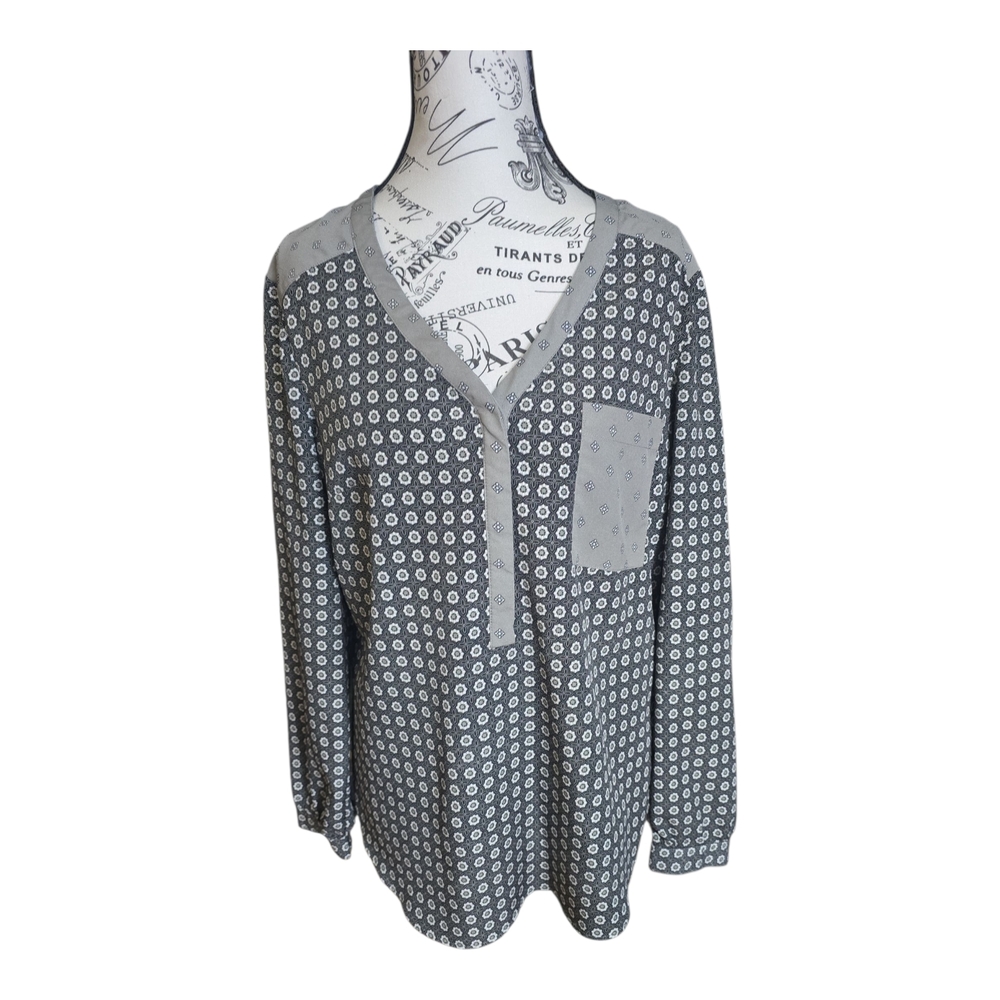 Merona Gray and‎ White Patterned Blouse
